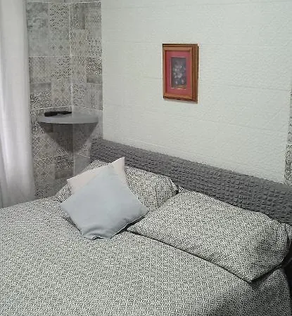 Pier Guest house *
